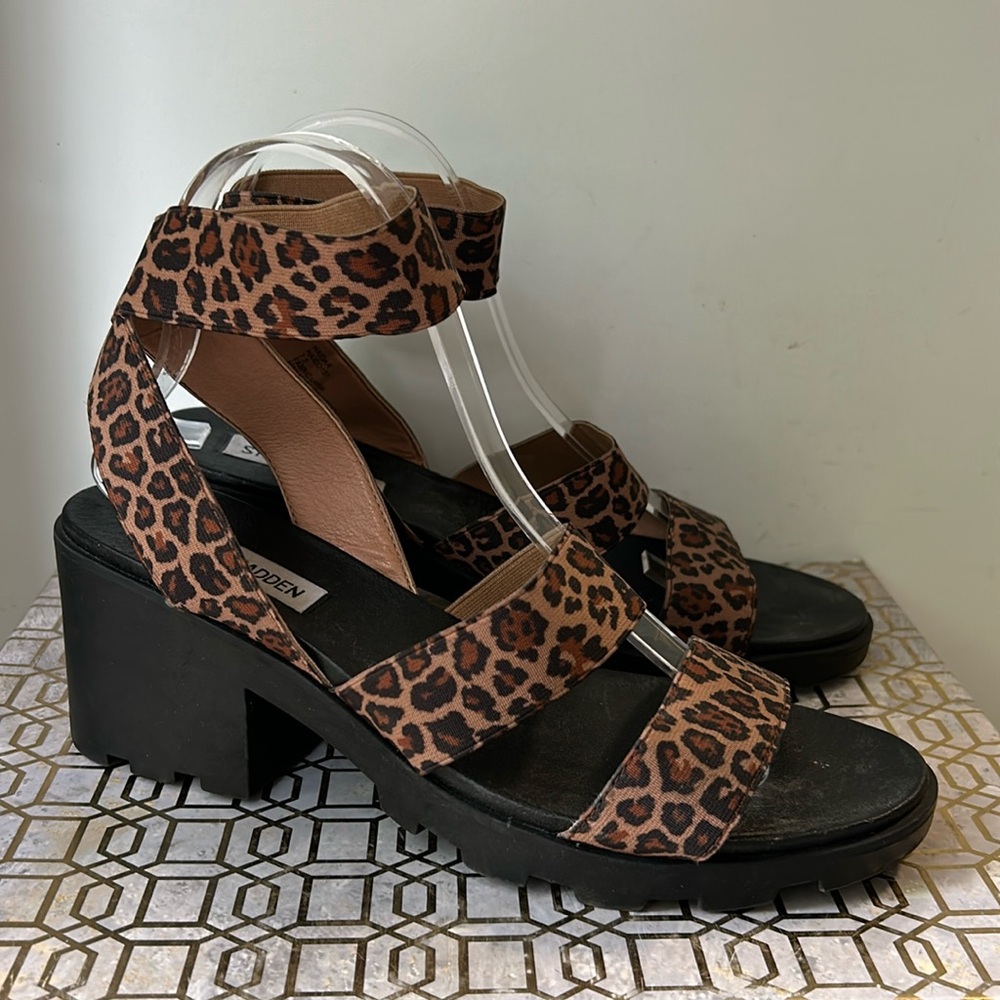 Steve Madden Haidar Chunky Animal Print Lug Sole Sandals Women's size 7.5